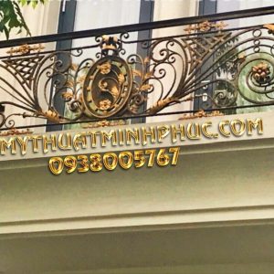 z6168586474667_49e9fd030a64b1720a3a4bcd2af9f64e Lan Can Ban Công Sắt Mỹ Thuật – Sự Lựa Chọn Hoàn Hảo Cho Không Gian Sống