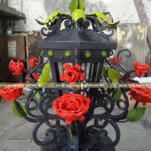 z6168586503903_be2d20d2765137ea9fcb5d8d7ff63724 Đèn Sắt Mỹ Nghệ – Điểm Nhấn Hoàn Hảo Cho Không Gian Nội Thất và Ngoại Thất